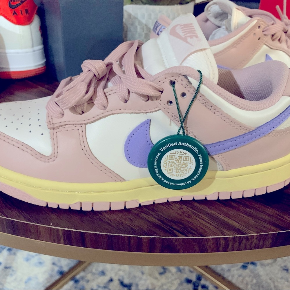 Sold Dunk Pink Oxford women 7.5 Brand New with tags